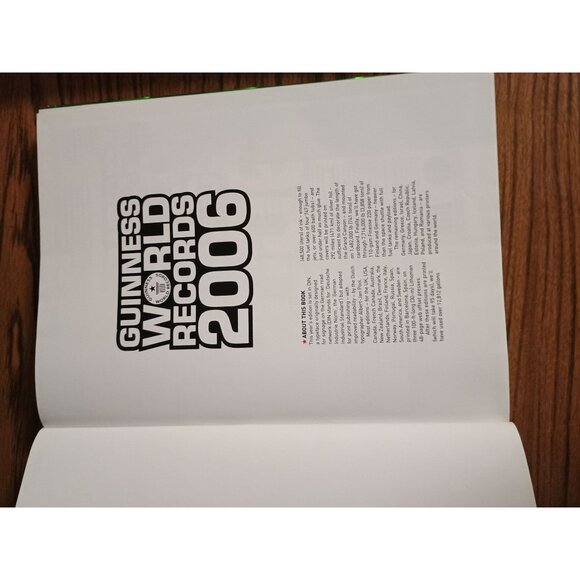 Guinness World Records 2006 Book With Giant Fold-Out Features - Picture 5 of 7